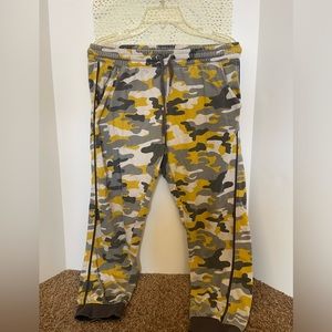 Camo baggy sweatpants
